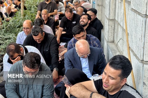 حضور رئیس مجلس در مراسم پرفیض دعای عرفه در حسینیه هدایت تهران