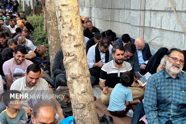 حضور رئیس مجلس در مراسم پرفیض دعای عرفه در حسینیه هدایت تهران 7