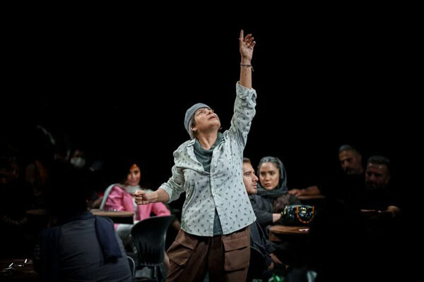 تئاتری که درد ندارد، باید تعطیل شود/ سیما تیرانداز چطور کولبر شد؟