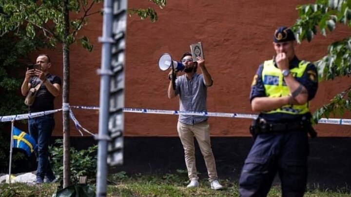 سویڈن میں دوبارہ قرآن کی بے حرمتی، پارلیمنٹ کے سامنے قرآن نذر آتش