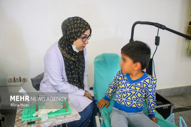 ویزیت رایگان دندانپزشکی برای مددجویان توسط گروه جهادی
