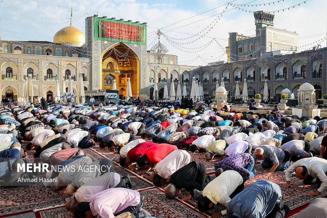 Mehr News Agency - Eid al-Adha prayers in Imam Reza (AS) holy shrine