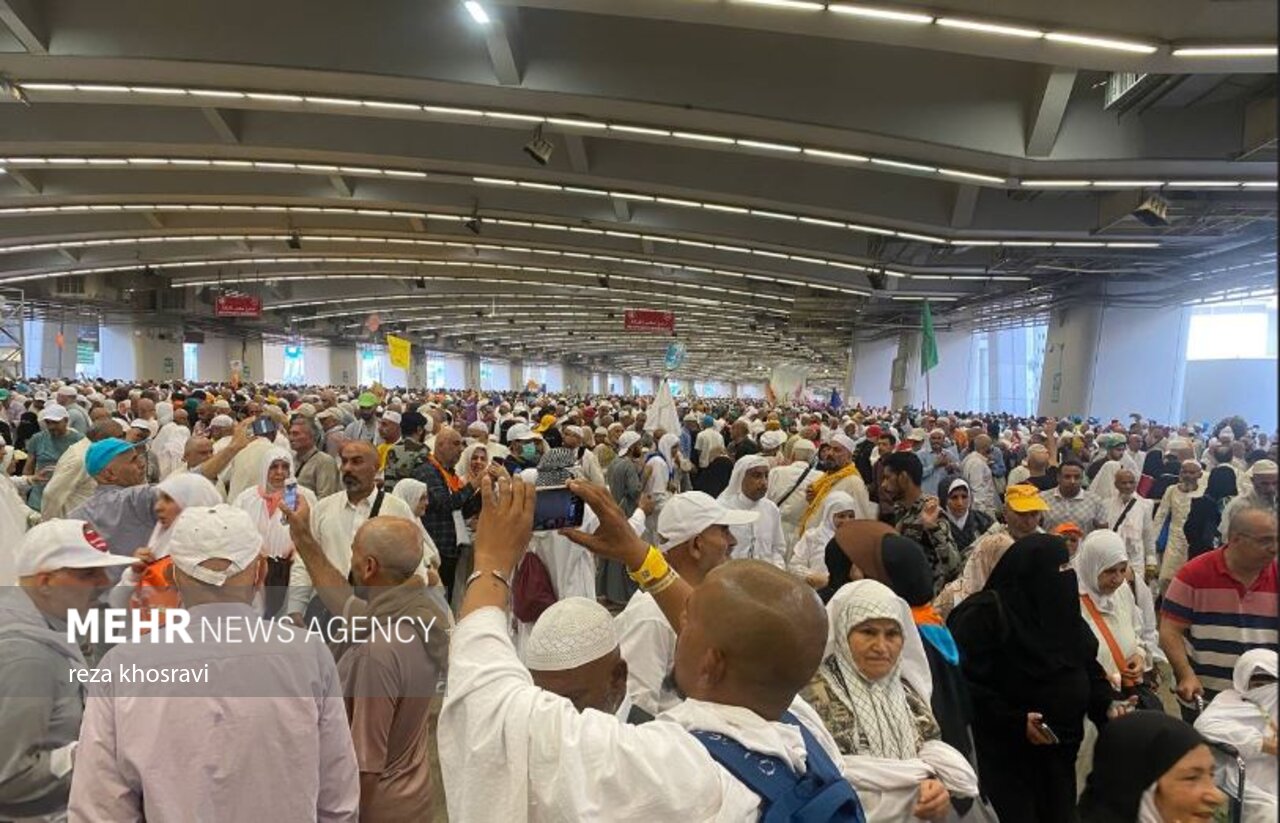 تصاویری ازسنگ زدن به شیطان در دومین روزحضور زائران ایرانی در منا