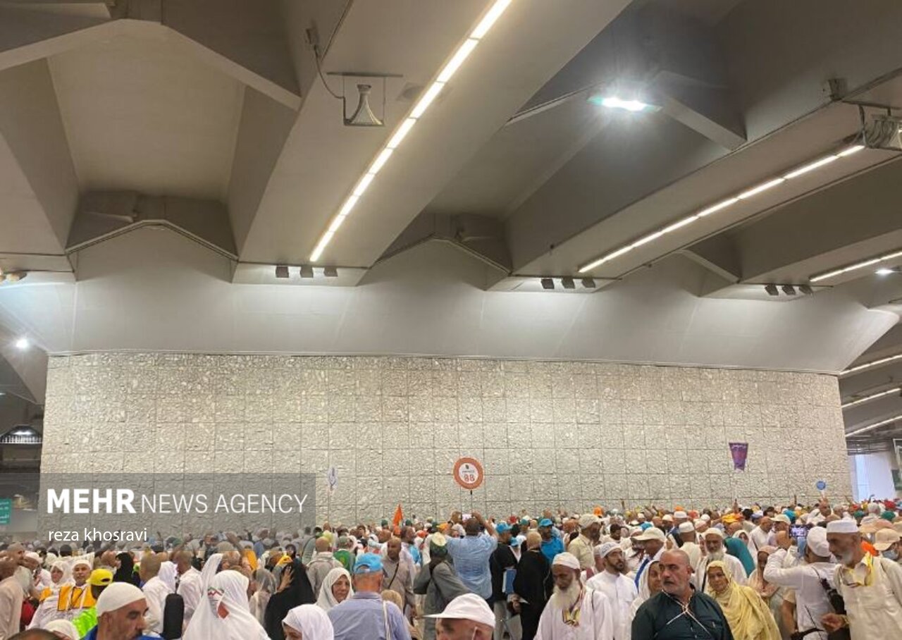 تصاویری ازسنگ زدن به شیطان در دومین روزحضور زائران ایرانی در منا