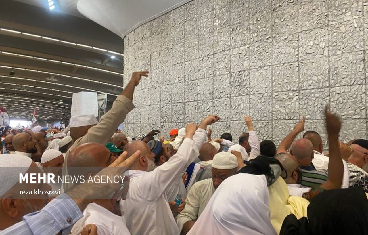 تصاویری ازسنگ زدن به شیطان در دومین روزحضور زائران ایرانی در منا