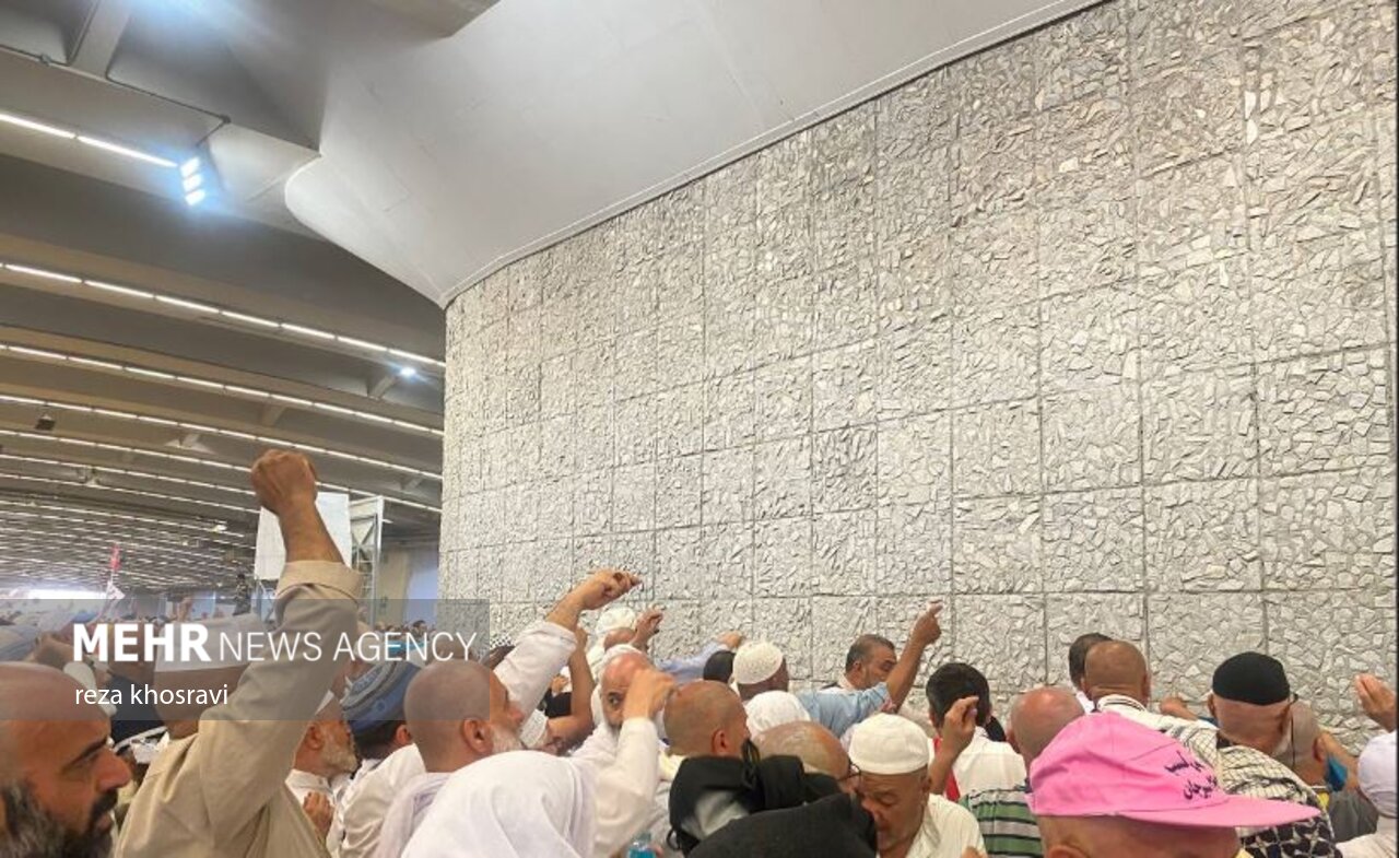 تصاویری ازسنگ زدن به شیطان در دومین روزحضور زائران ایرانی در منا