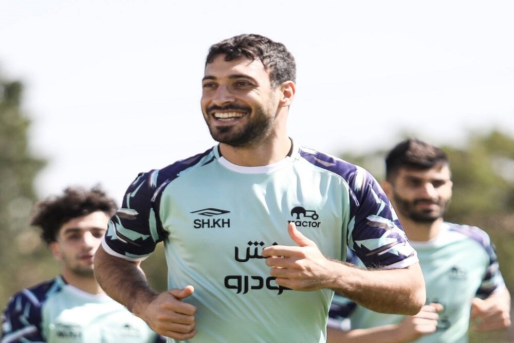 تراکتور جلوتر از استقلال و پرسپولیس/ خمز با «همه» آماده میشود