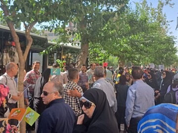 تجمع خانواده‌های اعضای گرفتار در فرقه منافقین در مقابل سفارت ترکیه