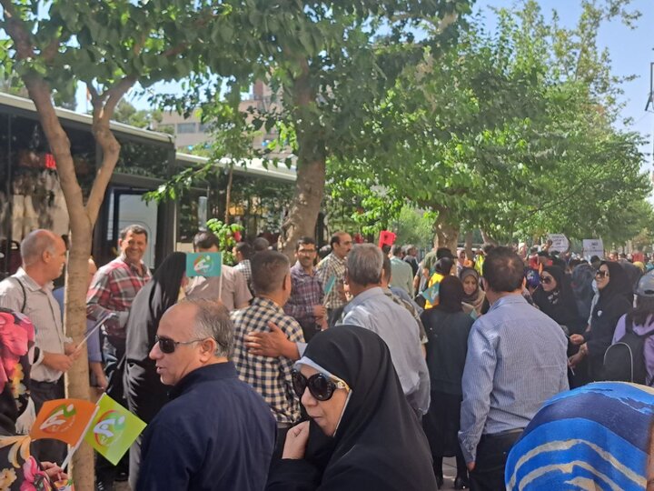 تجمع لأهالي العالقين من قبل زمرة خلق الارهابية أمام السفارة التركية في طهران