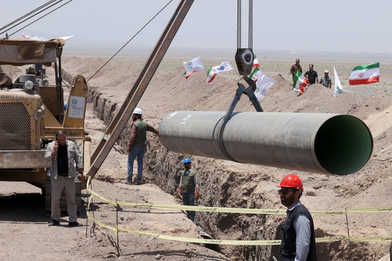 بازدید رئیسی از طرح انتقال آب خلیج فارس به رفسنجان و کرمان