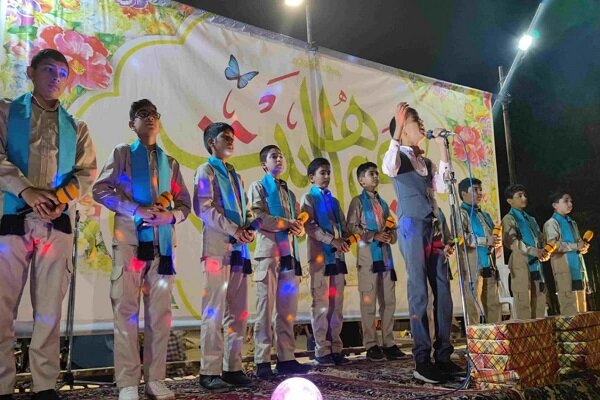 رسم «عدالتخواهی» در سرود نوجوانان بیرجندی/درخشش گروه هنری مصباح