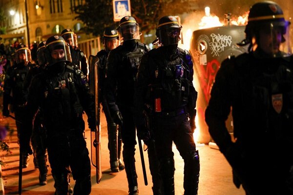 اعتقال نحو ألف شخص في ليلة واحدة في الاضطرابات فرنسا 