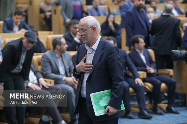 همایش روز ملی صنعت و معدن صبح روز شنبه ۱۰ تیر ماه ۱۴۰۲ با حضور حجت الاسلام سید ابراهیم رئیسی، رئیس جمهور، عباس علی آبادی وزیر صنعت معدن و تجارت و بخشی از کارآفرینان برتر کشور در سالن اجلاس سران برگزار شد