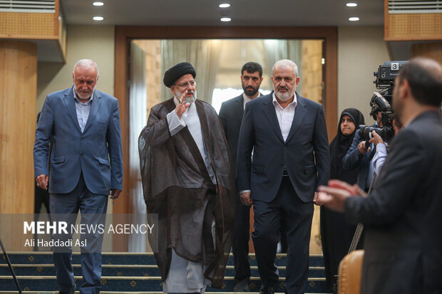 همایش روز ملی صنعت و معدن صبح روز شنبه ۱۰ تیر ماه ۱۴۰۲ با حضور حجت الاسلام سید ابراهیم رئیسی، رئیس جمهور، عباس علی آبادی وزیر صنعت معدن و تجارت و بخشی از کارآفرینان برتر کشور در سالن اجلاس سران برگزار شد