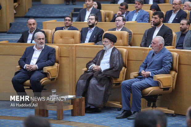 همایش روز ملی صنعت و معدن صبح روز شنبه ۱۰ تیر ماه ۱۴۰۲ با حضور حجت الاسلام سید ابراهیم رئیسی، رئیس جمهور، عباس علی آبادی وزیر صنعت معدن و تجارت و بخشی از کارآفرینان برتر کشور در سالن اجلاس سران برگزار شد