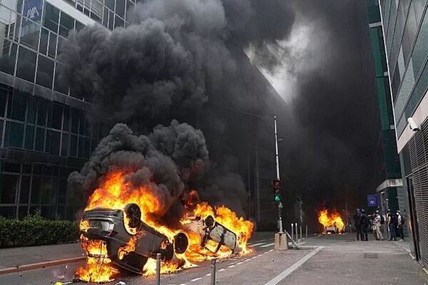 VIDEO: French cars bruning as anger grows over teen’s killing