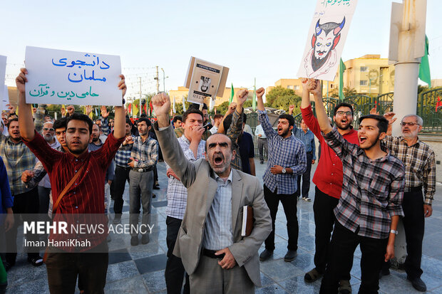İsveç'te Kur'an-ı Kerim'in yakılması İran'da protesto edildi