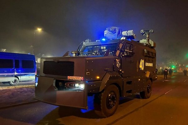 دولت فرانسه برای کنترل اعتراضات دست به دامان «سناتور» شد