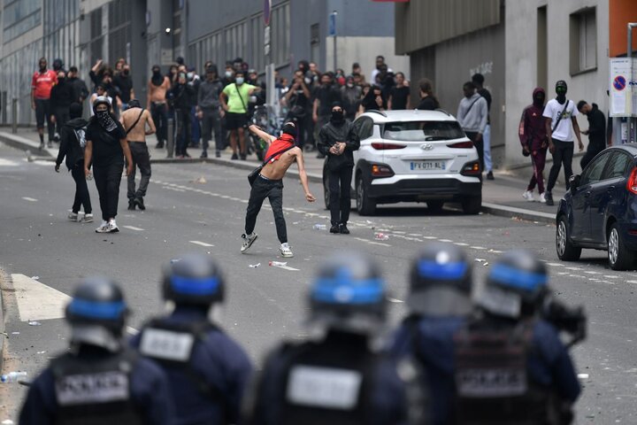 بخشنامه تهدیدآمیز وزارت دادگستری فرانسه علیه معترضان ابلاغ شد