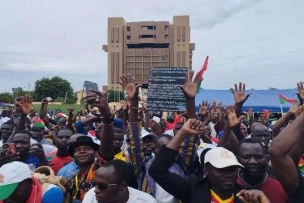 « نه به سیاست اهریمنی فرانسه»؛مردم بورکینافاسو به خیابان‌ها آمدند