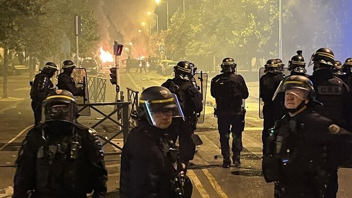 "واشنطن بوست": العنصرية وكراهية الشرطة تشعل المدن الفرنسية