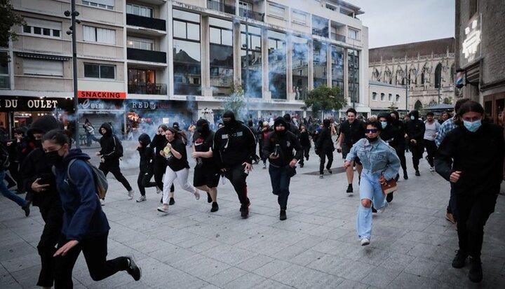 نوجوانان معترض فرانسوی کف خیابان‌ها چه می‌خواهند؟