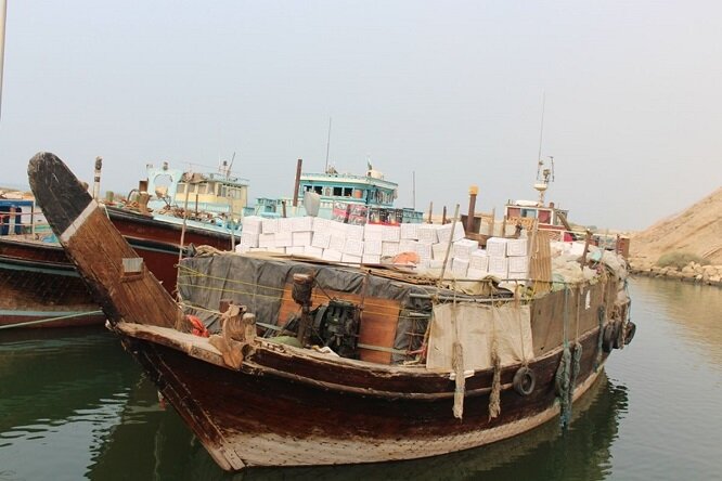 محموله بزرگ کالای قاچاق در نخل تقی توقیف شد
