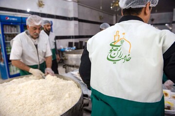 توزیع بیش از ۸۰ هزار پرس غذا در حاشیه شهر مشهد