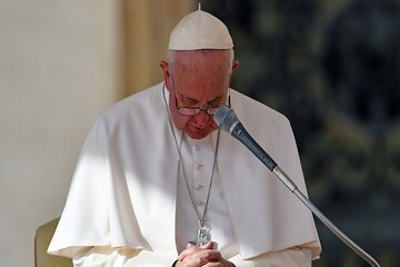 پاپ فرانسیس صدور مجوز برای هتک حرمت قرآن را محکوم کرد