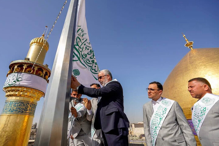 آثار حسن روحالامین روی دیوار حرم حضرت علی(ع) نقش بست