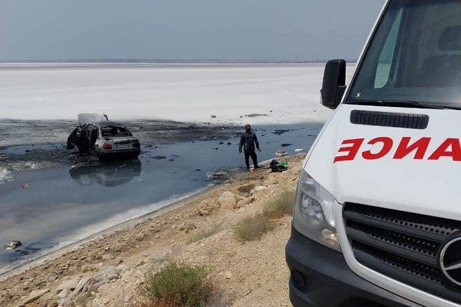 خانواده گرفتار در آب‌های نمکی بوشهر نجات یافتند