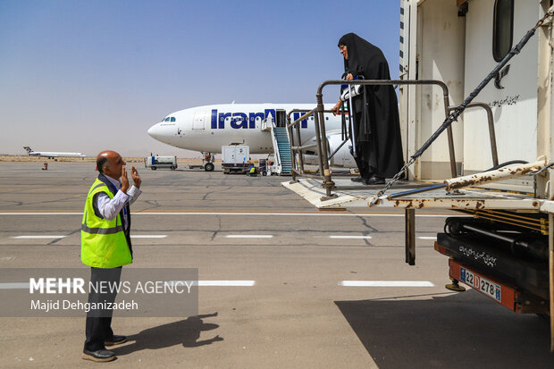 
1st group of Yazdi pilgrims return from S. Arabia