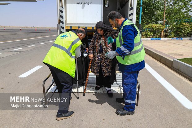 
1st group of Yazdi pilgrims return from S. Arabia