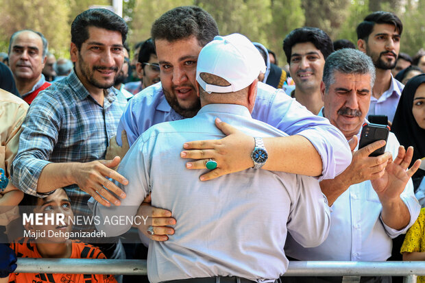 
1st group of Yazdi pilgrims return from S. Arabia