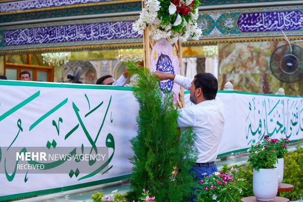 Decorating Imam Ali (AS) shrine for Eid al-Ghadir
