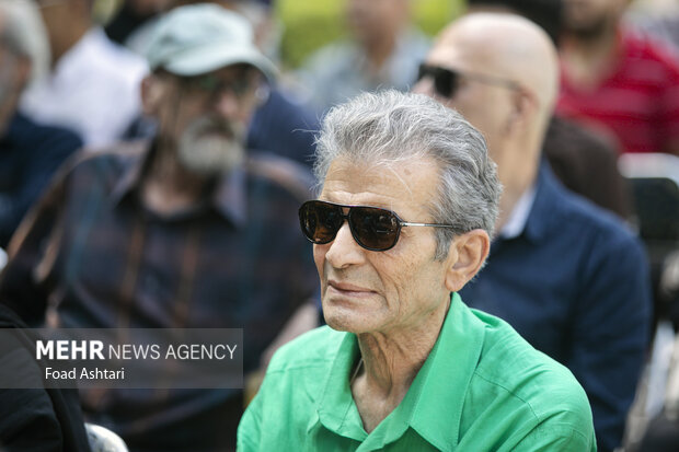 محمد شیری بازیگر سینما و تلویزیون در مراسم تشییع پیکر فریماه فرجامی حضور دارد