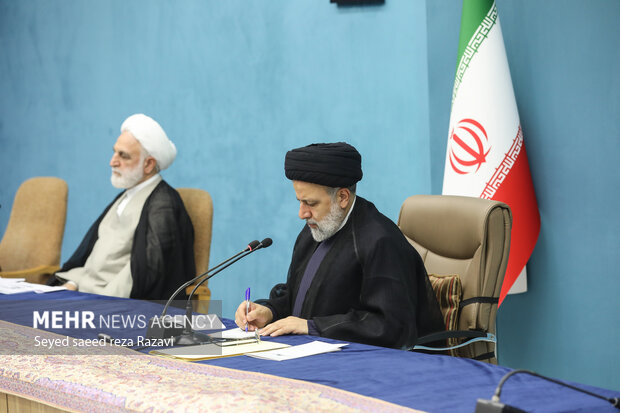  حجت الاسلام سیدابراهیم رئیسی، رئیس جمهور در جلسه شورای عالی انقلاب فرهنگی حضور دارد
