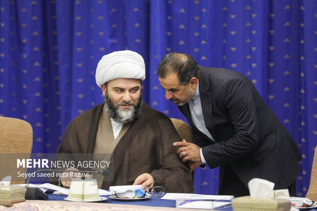 حجت الاسلام محمد قمی رئیس سازمان تبلیغات اسلامی در جلسه شورای عالی انقلاب فرهنگی حضور دارد