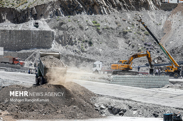 افتتاح مسیر رفت قطعه ۲ آزادراه تهران-شمال/کلنگ زنی فاز سوم پروژه