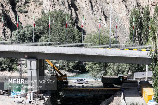 خبرنگاران و اصحاب رسانه صبح امروز سه‌شنبه ۱۳ تیر ۱۴۰۲ از مراحل نهایی آماده‌سازی مسیر رفت فاز ۲ آزادراه تهران شمال بازدید کردند