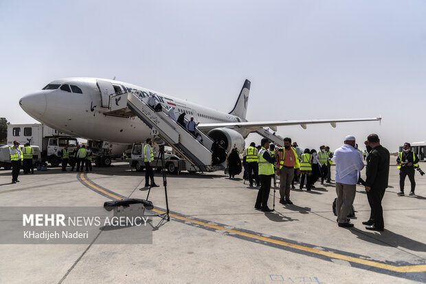 نخستین پرواز بازگشت حجاج آذربایجان غربی وارد ارومیه شد