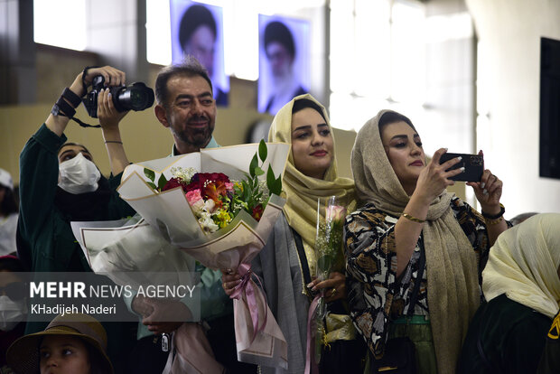 بازگشت اولین گروه از حجاج -اصفهان