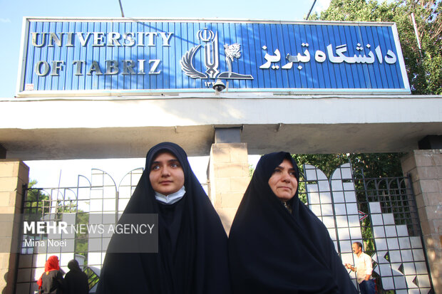 Iranian students compete for university entrance
