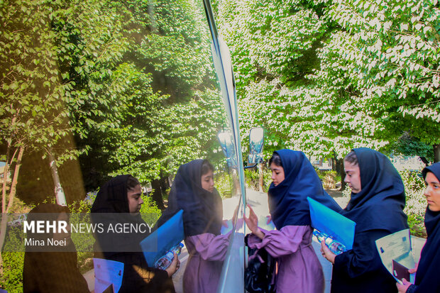 Iranian students compete for university entrance
