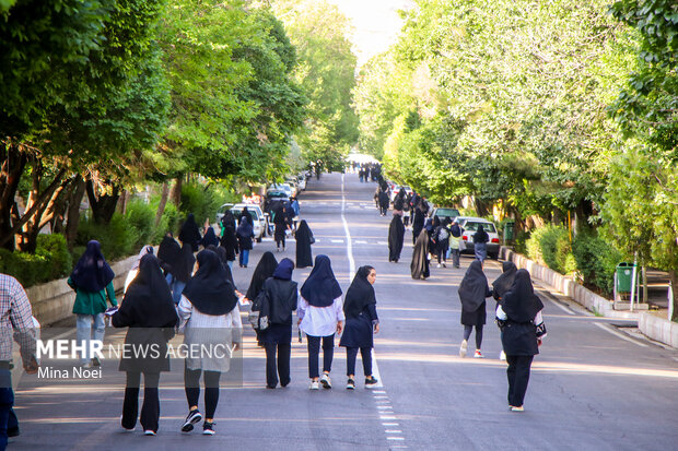 Iranian students compete for university entrance
