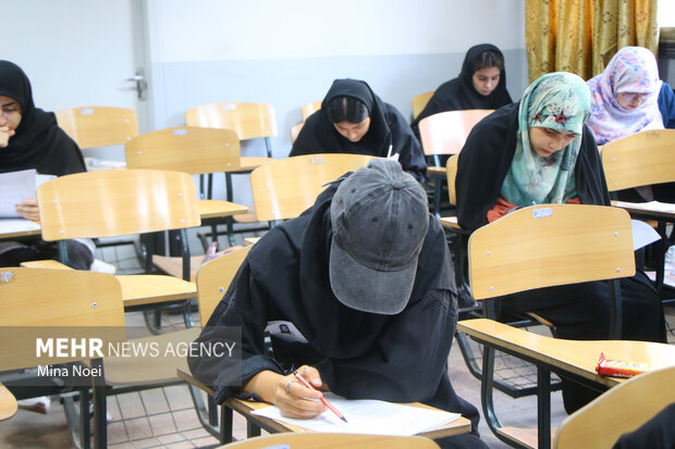 Iranian students compete for university entrance
