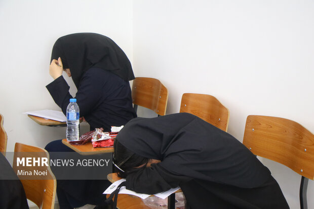 Iranian students compete for university entrance
