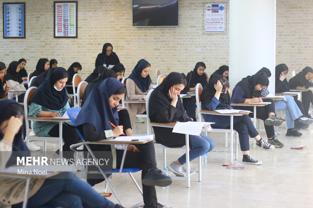 Iranian students compete for university entrance
