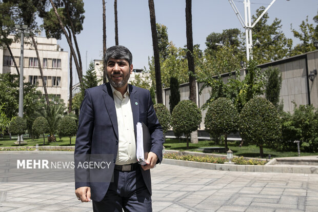 میثم لطیفی معاون رئیس جمهور و رئیس سازمان استخدامی کشور در حاشیه جلسه هیئت دولت حضور دارد