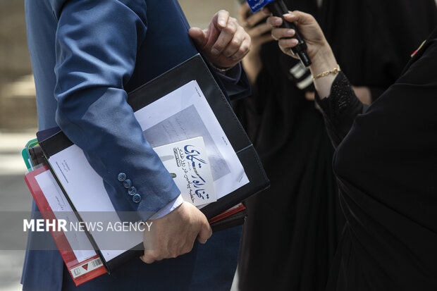 در حاشیه جلسه امروز چهارشنبه ۱۴ تیر ۱۴۰۲ هیئت دولت، تعدادی از وزرای دولت سیزدهم در جمع خبرنگاران حاضر شدند.